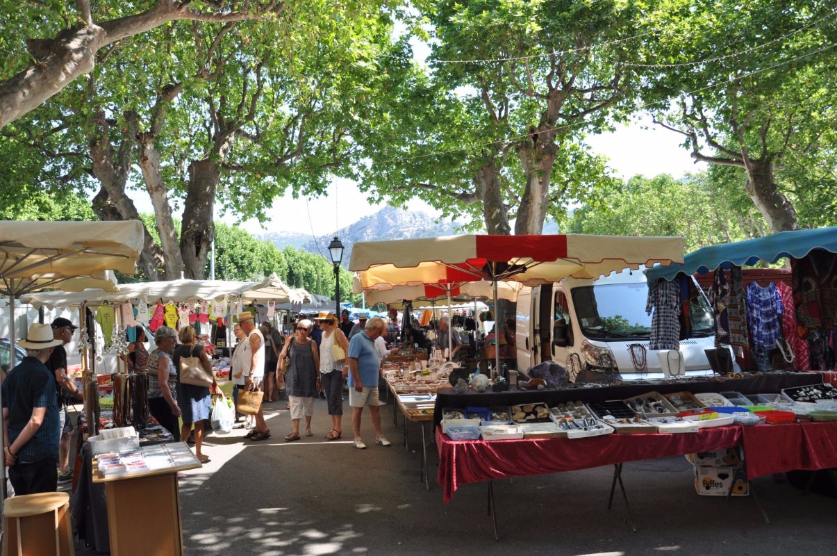 Marché Buis les Baronnies Marché Buis les Baronnies Baronnies Provençales